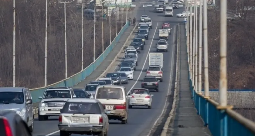 Деформационный шов на Рудневском мосту: мэрия успокаивает, но готовит дублер