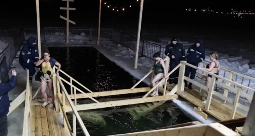 Крещение во Владивостоке: две охраняемые купели и спасатели на берегу