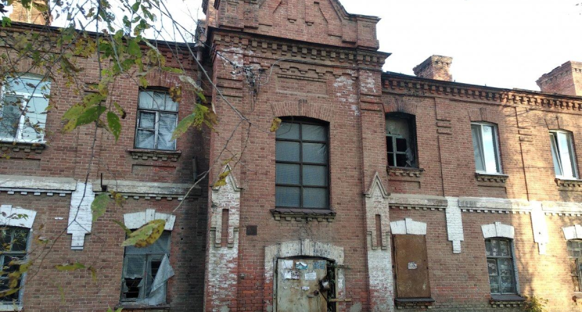 «Это ценная история»: в Уссурийске под снос пустят кирпичный дом 1917 года постройки