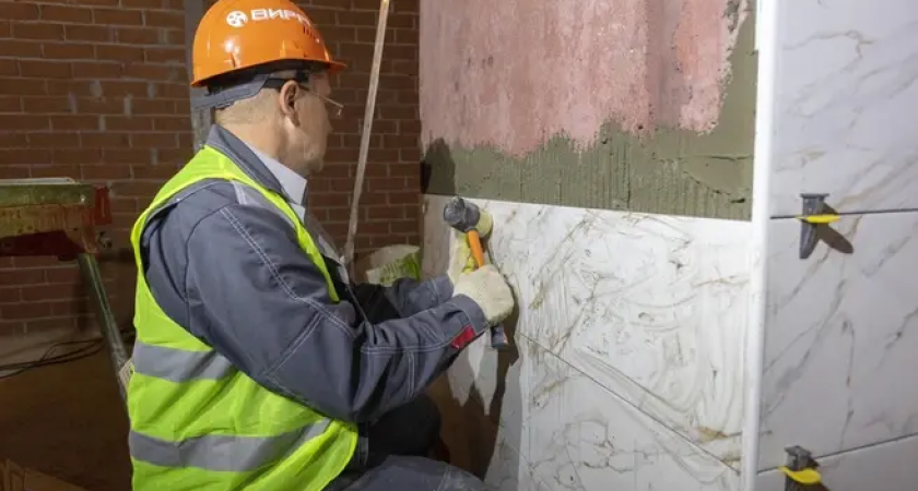 Шокирующие 135 360 рублей: плиточники Приморья обогнали средние зарплаты региона на 40%