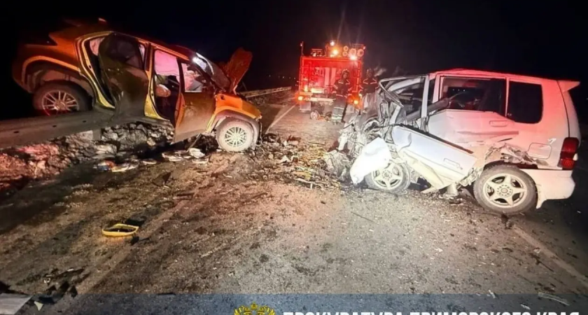 Лобовое столкновение Mazda и Toyota в Приморье: 3 погибших и ребёнок среди пострадавших