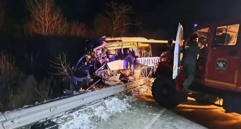 Число жертв масштабного ДТП с туристами в Приморье растет: уже 7 госпитализированных и 3 погибших