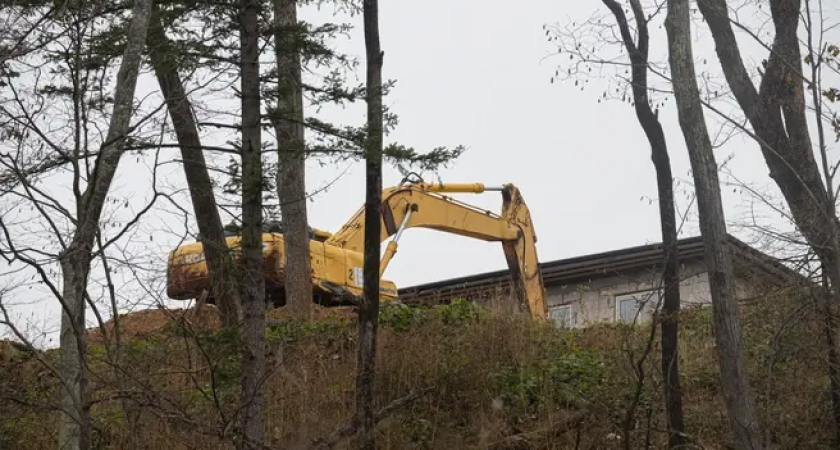 Пятая попытка за 3,37 миллиарда: власти Владивостока снова ищут, кто достроит ФОК в Снеговой Пади