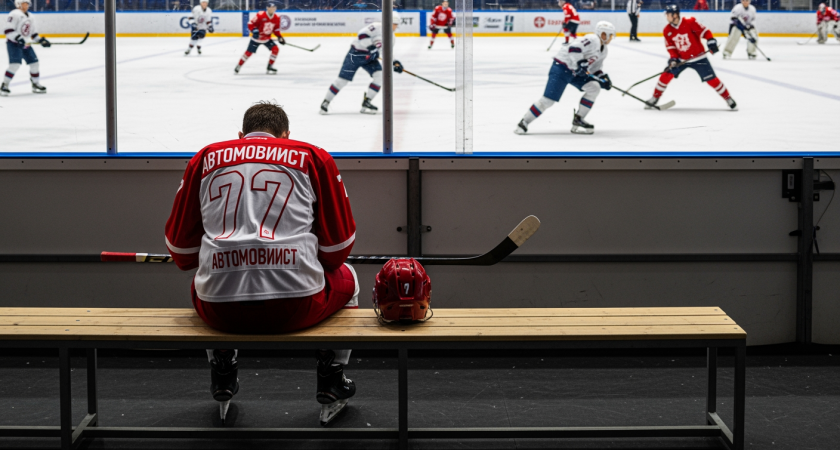 Спронг удалён до конца матча: форвард «Автомобилиста» показал неприличный жест на скамейке штрафников при счёте 4:0