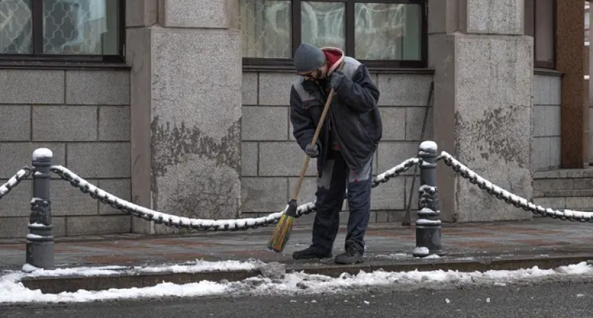 Кризис кадров: на одну вакансию врача и дворника в Приморье претендуют всего 1,2 человека