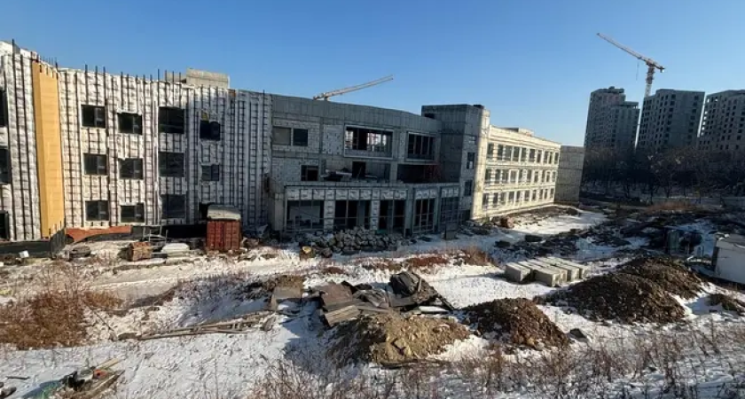 «Сороки вместо прорабов»: школа на 1275 учеников на Патрокле превратилась в руины за одну зиму