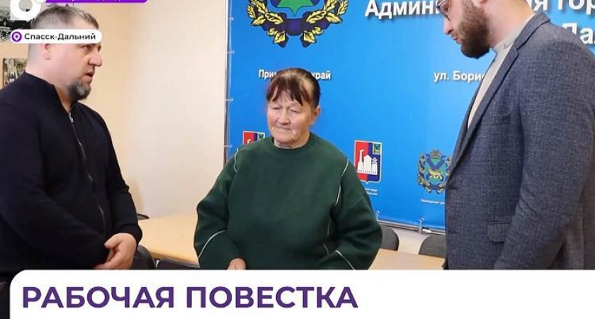 «Один погиб, второй продолжает воевать»: матери семерых детей вручили орден Мужества сына, павшего на Курской линии фронта