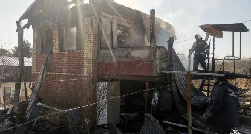 Утечка газа унесла жизнь 68-летнего дачника: 100 кв.м. огня в СНТ «Соловушка» под Владивостоком