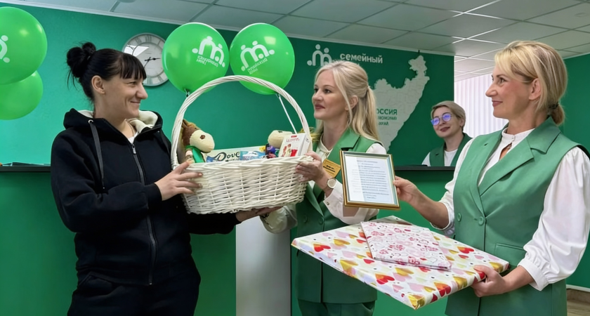 Мама четырёх дочерей из Борисовки стала тысячным посетителем Семейного МФЦ в Уссурийске