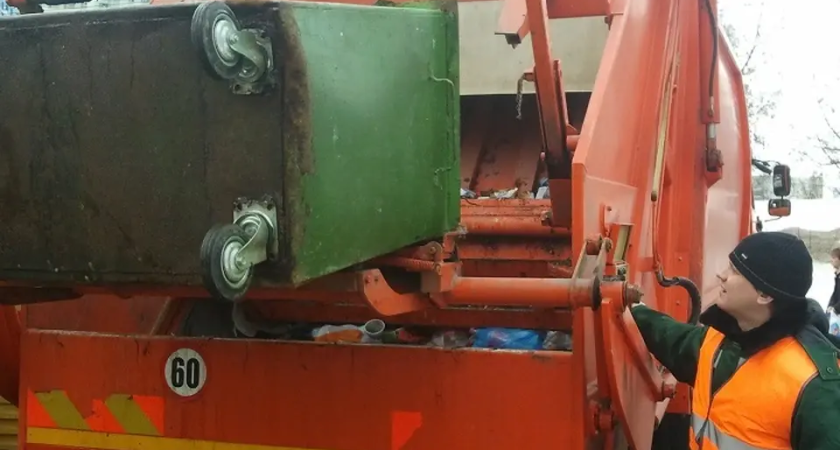 Горы мусора на 4 улицах Уссурийска: прокуратура нагрянула с проверкой после жалоб жителей Приморья