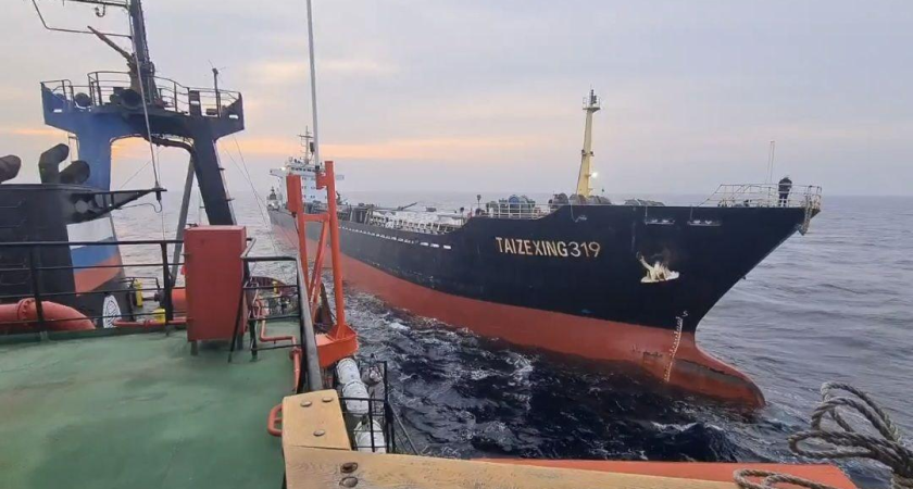 Панамский балкер спасен в нейтральных водах: «Лазурит» 4 дня буксировал обездвиженное судно в Японском море