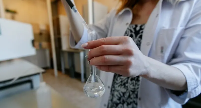 Автоматические выплаты до 50 тысяч рублей: как 10 тысяч медиков Приморья получили поддержку без заявлений