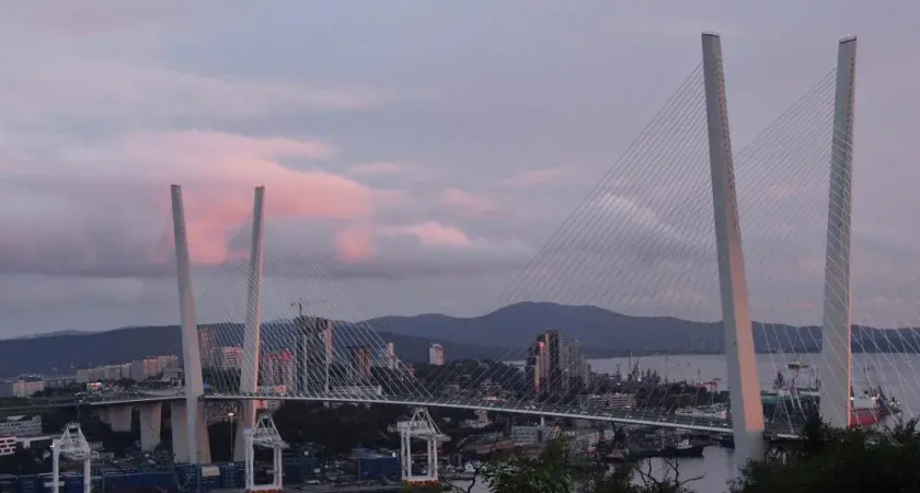 «Ни строиться, ни жить невозможно»: Миронов возмутился выдачей 40 многодетным семьям участков в оползневой зоне в 150 км от Владивостока