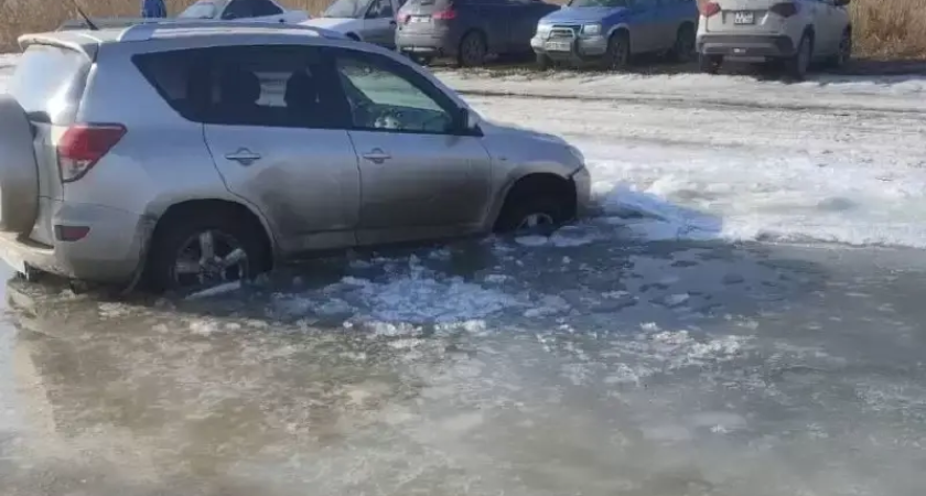 Ледяная ловушка на Сучане: под Находкой автомобили один за другим уходят на дно реки