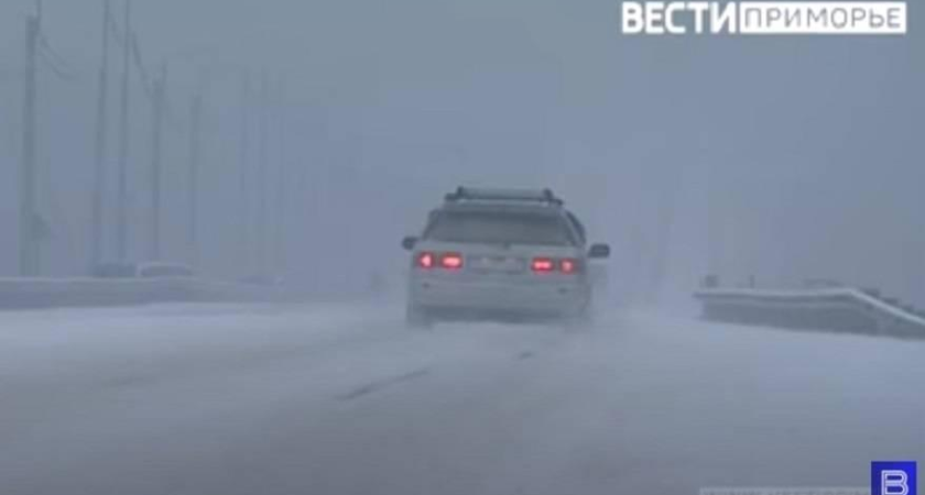 Снежная битва за перевалы: 100 спецмашин открыли дороги Приморья для большегрузов к утру 23 февраля