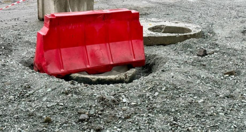 Авария канализации парализовала улицу Успенского во Владивостоке