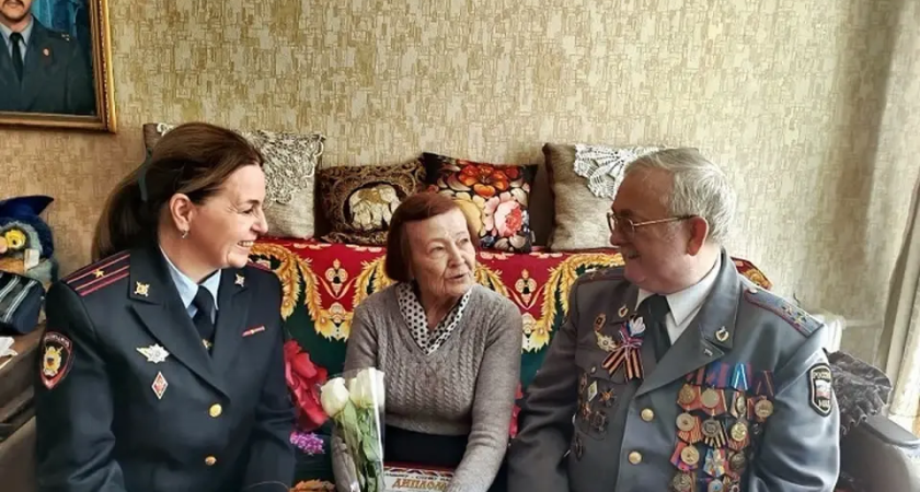 Мать оперативника, погибшего 30 лет назад, получила особое поздравление с 8 Марта