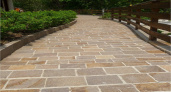 Причины выбрать брусчатку из натурального камня, а не бетонную брусчатку