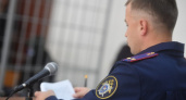Рецидивист с ножом напал на полицейских в подъезде дома в Приморье