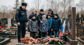 Школьники разгромили могилу героя СВО в день его рождения: родители понесли наказание
