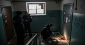 30-летний сосед зарезал мужчину в подъезде на Калининской: множество колото-резаных ран