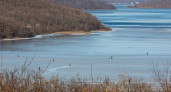 Рыбак с квадроциклом провалился под лёд в Приморье: спасатели бьют тревогу
