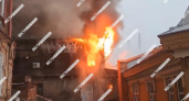300 квадратных метров в огне: пожар охватил три дома в центре Владивостока