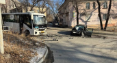 Nissan Note врезался в автобус ПАЗ: трое в больнице во Владивостоке