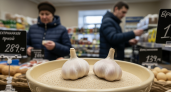 Лук и чеснок, которые остаются свежими весь год: секретный метод хранения, известный немногим