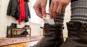 Аптечная мелочь за 80 рублей превращает дырявые кроссовки в зимние сапоги: ноги не мерзнут весь день