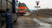 Грузовик выехал под поезд на переезде в Приморье — пострадавших нет