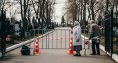 Въезд на Лесное кладбище Владивостока закрыт: пожилые идут пешком