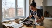 Смешиваю продукты за пять минут и забываю про духовку: быстрый шоколадный пирог для самых ленивых гостей