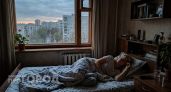 Перестал мешать жене спать и забыл про усталость: три простых действия перед сном избавили от храпа