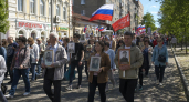 Семьи с портретами героев собрались у «Серой лошади» во Владивостоке