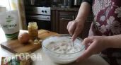 Больше никакой сухой грудки на ужин: секретный маринад на основе кефира делает мясо мягче любого стейка