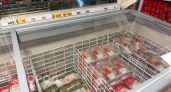 Хватит мыть курицу перед готовкой: вы лишь распространяете опасные бактерии по всей своей кухне