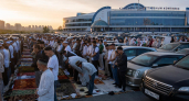 Курбан-байрам во Владивостоке: массовый намаз у «Фетисов Арены» создал пробки на трассе