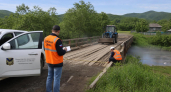 В Приморье мост рухнул в реку под тяжестью самосвала