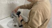 Больше не тру чайник часами: одна простая хитрость за пару минут растворяет даже толстый слой накипи