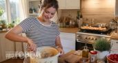 Просто встряхните крылышки в кастрюле с этим составом: получается вкуснее любого ресторана и съедается сразу