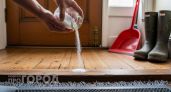 Стала сыпать соль у порога после поездки во Францию: бюджетная хитрость из отеля заменяет дорогую бытовую химию