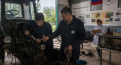 Студенты Уссурийского агроколледжа оперируют животных и ремонтируют тракторы на практике