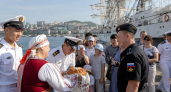 Индонезийский парусник с 79 курсантами прибыл во Владивосток после 78 дней плавания