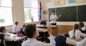 Школы Приморья ушли на лето с дырой в 422 учителя: кого ищут и сколько платят