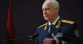 Шестиметровые плиты нависли над детской площадкой во Владивостоке