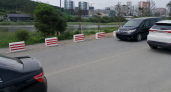 Спуск к пляжу на Патрокле во Владивостоке защитили бетонными блоками от парковки