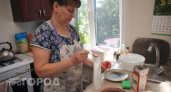 Смешайте обычный гель для посуды с этой копеечной добавкой: налет с тарелок исчезает за секунды без усилий