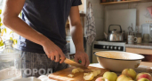 Больше никаких сложных рецептов: эта шарлотка из трех продуктов готовится за пять минут и съедается мгновенно