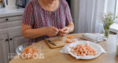 Черная нить в креветке: нужно ли ее вычищать или можно спокойно есть без вреда для здоровья и желудка